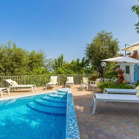 Villa Sorrento Flats エクステリア 写真