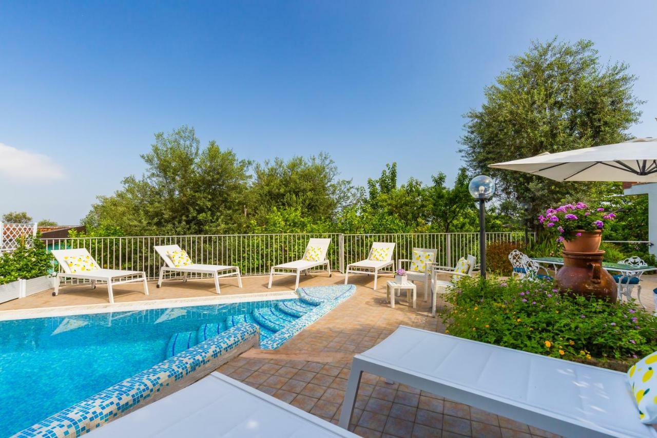 Villa Sorrento Flats エクステリア 写真